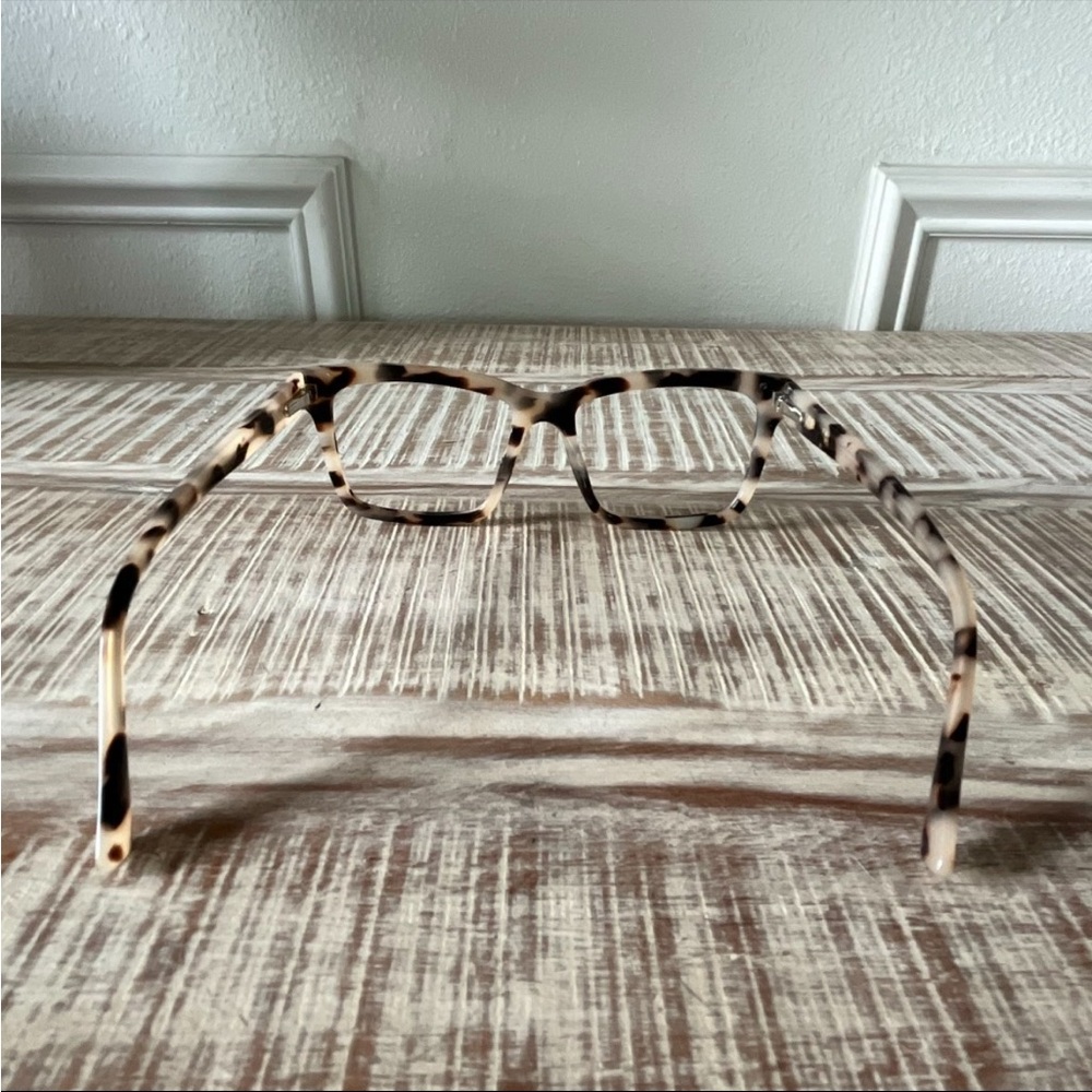Chic Tortoise Shell Square Glasses - image 4